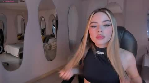 Snapshot of juanitaclay chatting on 10.12.25 Juanita Clay online show from 10.12.25