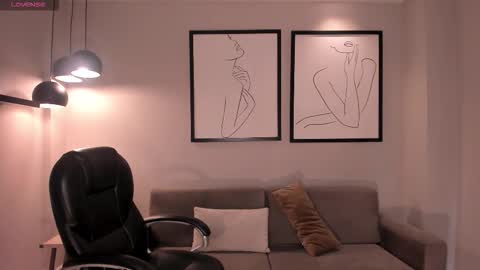 Snapshot of juanitaclay chatting on 11.18.25 Juanita Clay online show from 11.18.25