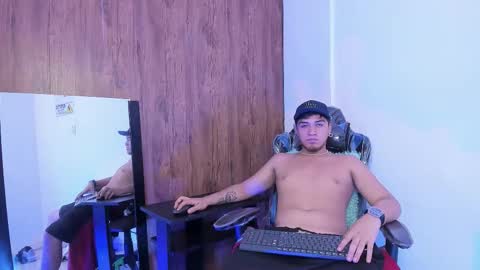 Snapshot of juanmechanic chatting on 10.12.25 JUAN online show from 10.12.25