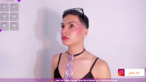 Snapshot of juanmiiss chatting on 10.22.25 Juan Miguel online show from 10.22.25