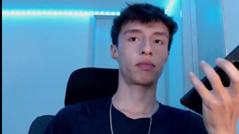 Snapshot of juanmres chatting on 10.15.25 juanmres online show from 10.15.25