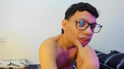 Snapshot of juansuarez204 chatting on 10.13.25 juansuarez204 online show from 10.13.25