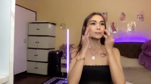 EloiseMoree online show from 01.06.25