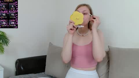 Snapshot of juicegirl340 chatting on 11.13.25 Lola fav pattern 357595250 online show from 11.13.25