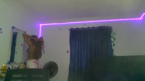 Snapshot of juicy_pussy1122 chatting on 10.14.25 Emily online show from 10.14.25