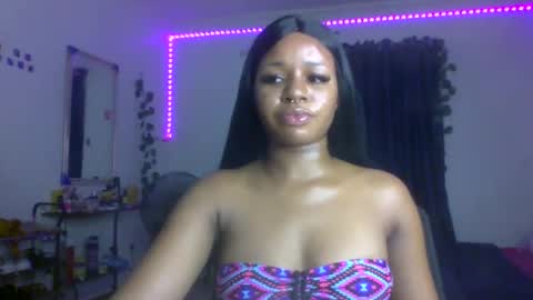 Snapshot of juicy_pussy1122 chatting on 10.23.25 Emily online show from 10.23.25