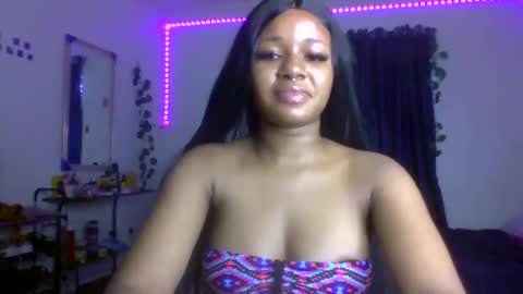 Snapshot of juicy_pussy1122 chatting on 10.24.25 Emily online show from 10.24.25
