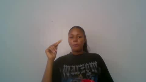 Snapshot of juicy_pussy1122 chatting on 11.19.25 Emily online show from 11.19.25