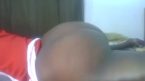 Snapshot of juicybooty_001 chatting on 12.01.24 Sweetass online show from 12.01.24