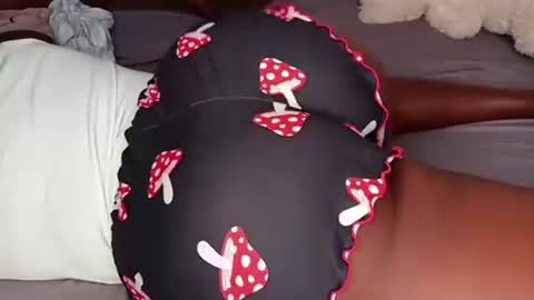 Snapshot of juicybooty_001 chatting on 10.01.25 Sweetass online show from 10.01.25