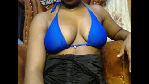 Snapshot of juicycuntx chatting on 12.02.25 juicycuntx online show from 12.02.25