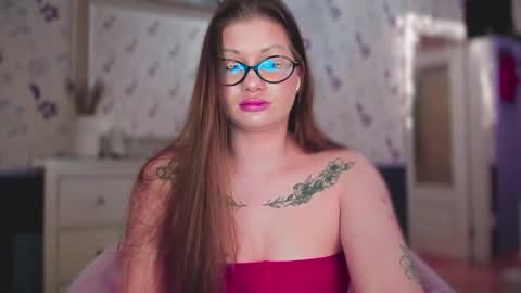 Snapshot of juicyhelenx chatting on 10.30.25 Elena online show from 10.30.25