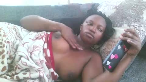 Snapshot of juicyicequeen chatting on 10.29.25 juicyicequeen online show from 10.29.25