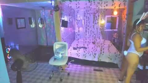 Snapshot of juicyjayxxx69 chatting on 09.25.25 juicyjayxxx69 online show from 09.25.25