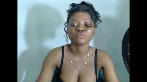 juicynpinkx online show from 04.17.26