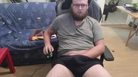 Snapshot of julcs chatting on 12.20.24 Julcs online show from 12.20.24