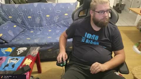 Snapshot of julcs chatting on 10.12.25 Julcs online show from 10.12.25