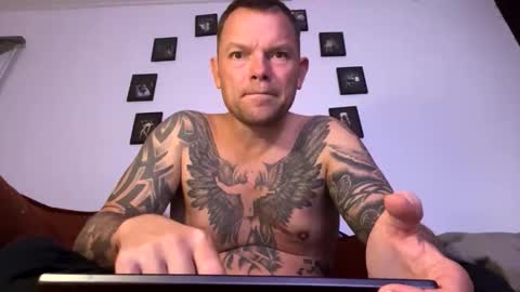 Snapshot of julemanddenmark chatting on 10.22.25 julemanddenmark online show from 10.22.25