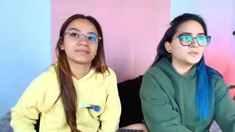 Snapshot of jules_n_gia chatting on 09.30.25 Jules and Gia online show from 09.30.25