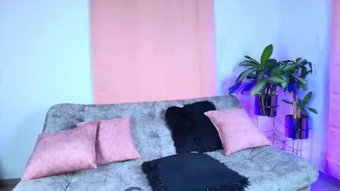 Snapshot of jules_n_gia chatting on 10.09.25 Jules and Gia online show from 10.09.25