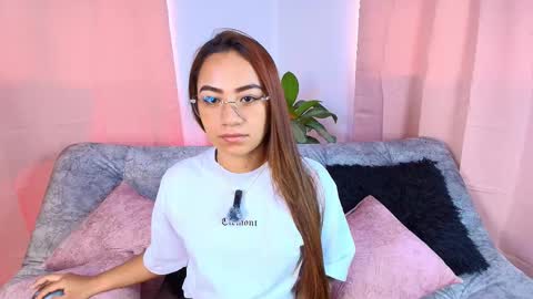 Snapshot of jules_n_gia chatting on 10.17.25 Jules and Gia online show from 10.17.25