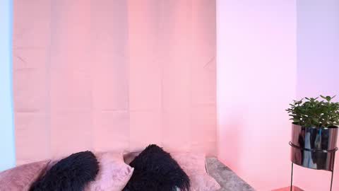 Snapshot of jules_n_gia chatting on 10.29.25 Jules and Gia online show from 10.29.25