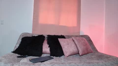 Jules and Gia online show from 11.20.25