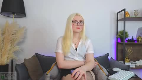 Snapshot of jules_night chatting on 09.29.25 Jules Night online show from 09.29.25