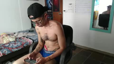 Snapshot of julfigo chatting on 01.20.25 Julfigo online show from 01.20.25