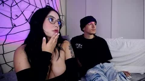 Snapshot of juli_aaron chatting on 10.19.25 JULI AARON online show from 10.19.25