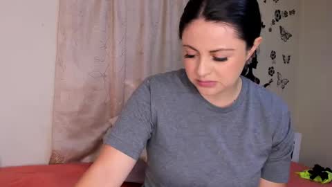 Snapshot of juli_castillos chatting on 03.11.25 Juli online show from 03.11.25