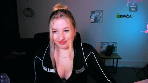 juli kisss online show from 01.10.25