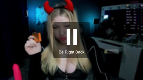 juli kisss online show from 01.15.25