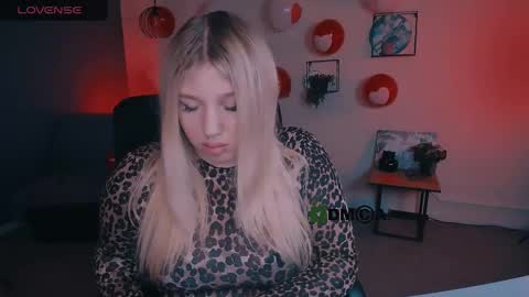 juli kisss online show from 02.21.25