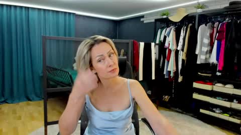 Snapshot of julia__cherry_ chatting on 05.09.26 julia__cherry_ online show from 05.09.26