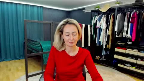 Snapshot of julia__cherry_ chatting on 05.12.26 julia__cherry_ online show from 05.12.26