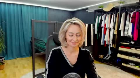 Snapshot of julia__cherry_ chatting on 05.14.26 julia__cherry_ online show from 05.14.26