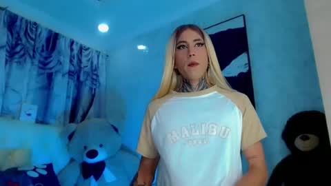 Snapshot of julia_bulette1 chatting on 06.14.26 julia_bulette1 online show from 06.14.26