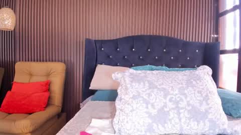 Snapshot of julia_dawson chatting on 10.27.25 Julia online show from 10.27.25