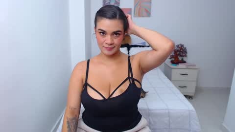 Snapshot of julia_gray_ chatting on 02.09.25 julia online show from 02.09.25