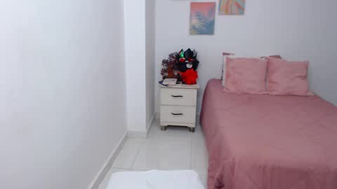 julia online show from 11.08.25