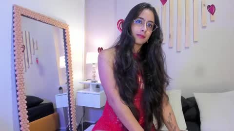 J U L IA   M A R T I N E Z online show from 02.17.25