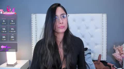 J U L IA   M A R T I N E Z online show from 09.22.25