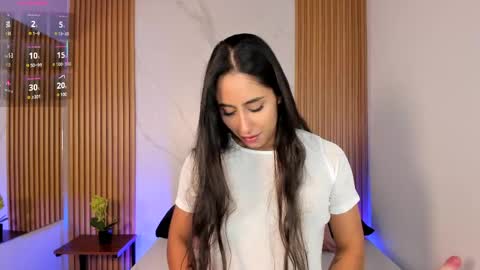 J U L IA   M A R T I N E Z online show from 04.13.26