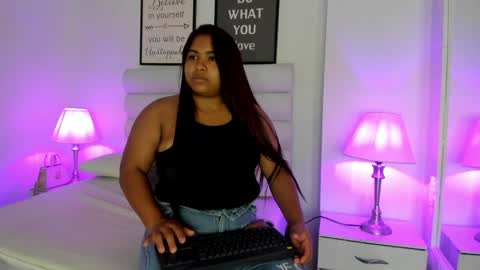 julia_sanchez online show from 06.04.26