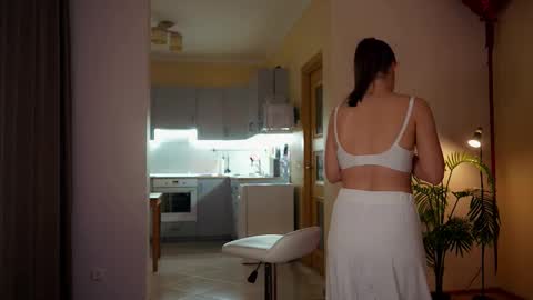 Snapshot of juliacontrol chatting on 03.04.26 Molly online show from 03.04.26