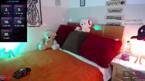 Snapshot of julian1225_ chatting on 10.12.25 Julian online show from 10.12.25