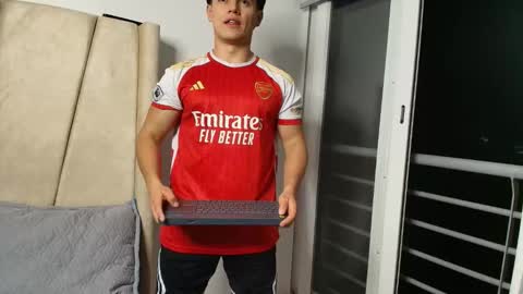 julian_wallace online show from 02.19.26