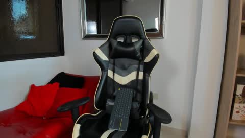 julian_wallace online show from 03.08.26