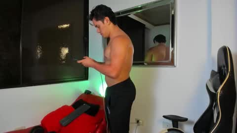 julian_wallace online show from 03.15.26